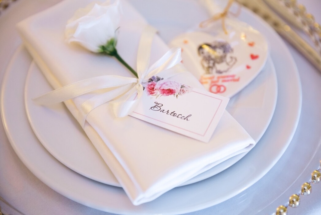 Table setting place cards